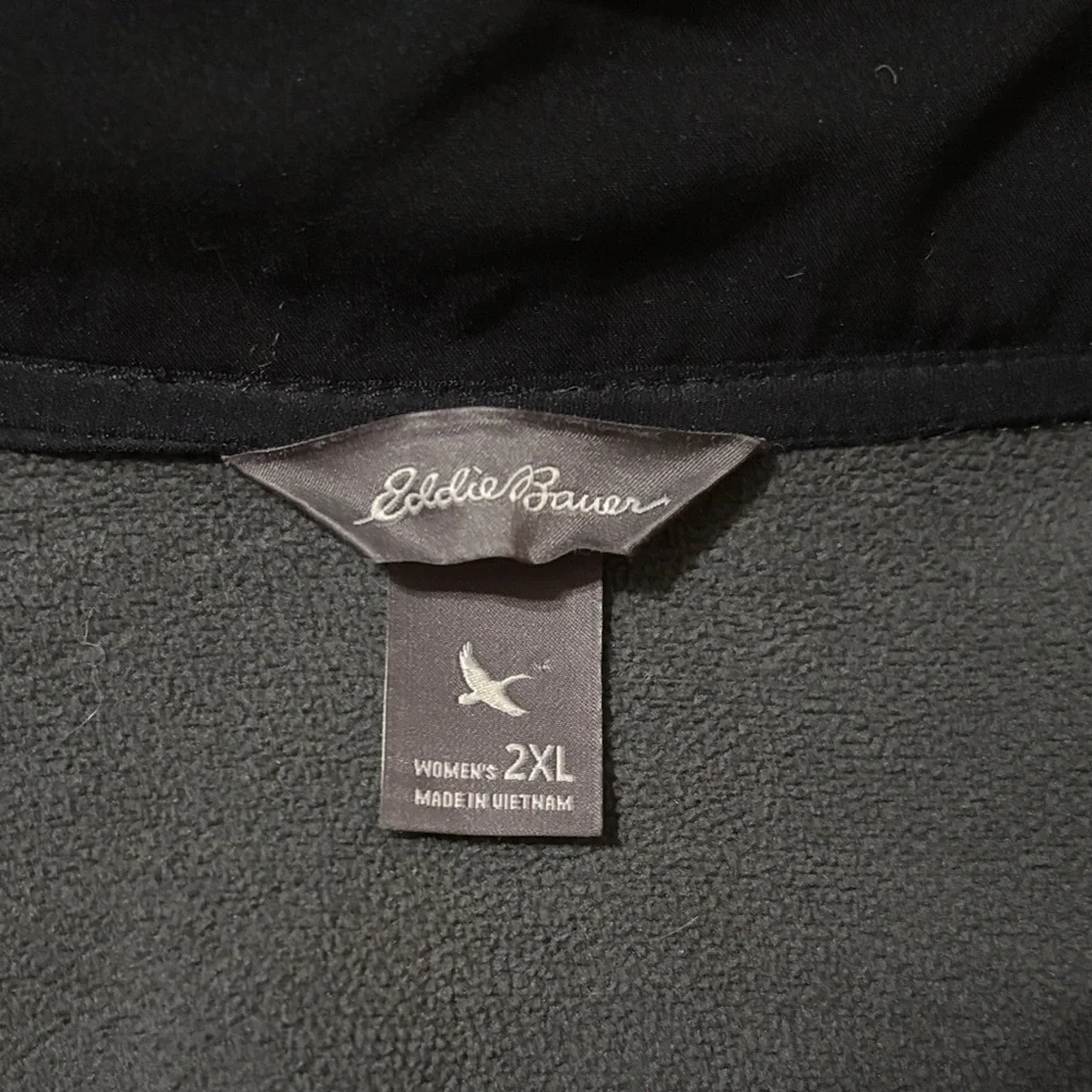 Eddie Bauer Women’s Black Rain Jacket w/ soft fleece interior - Picture 2 of 7